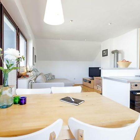 زيروفنيكا Cosy & Spacious Apt. Benc المظهر الخارجي الصورة