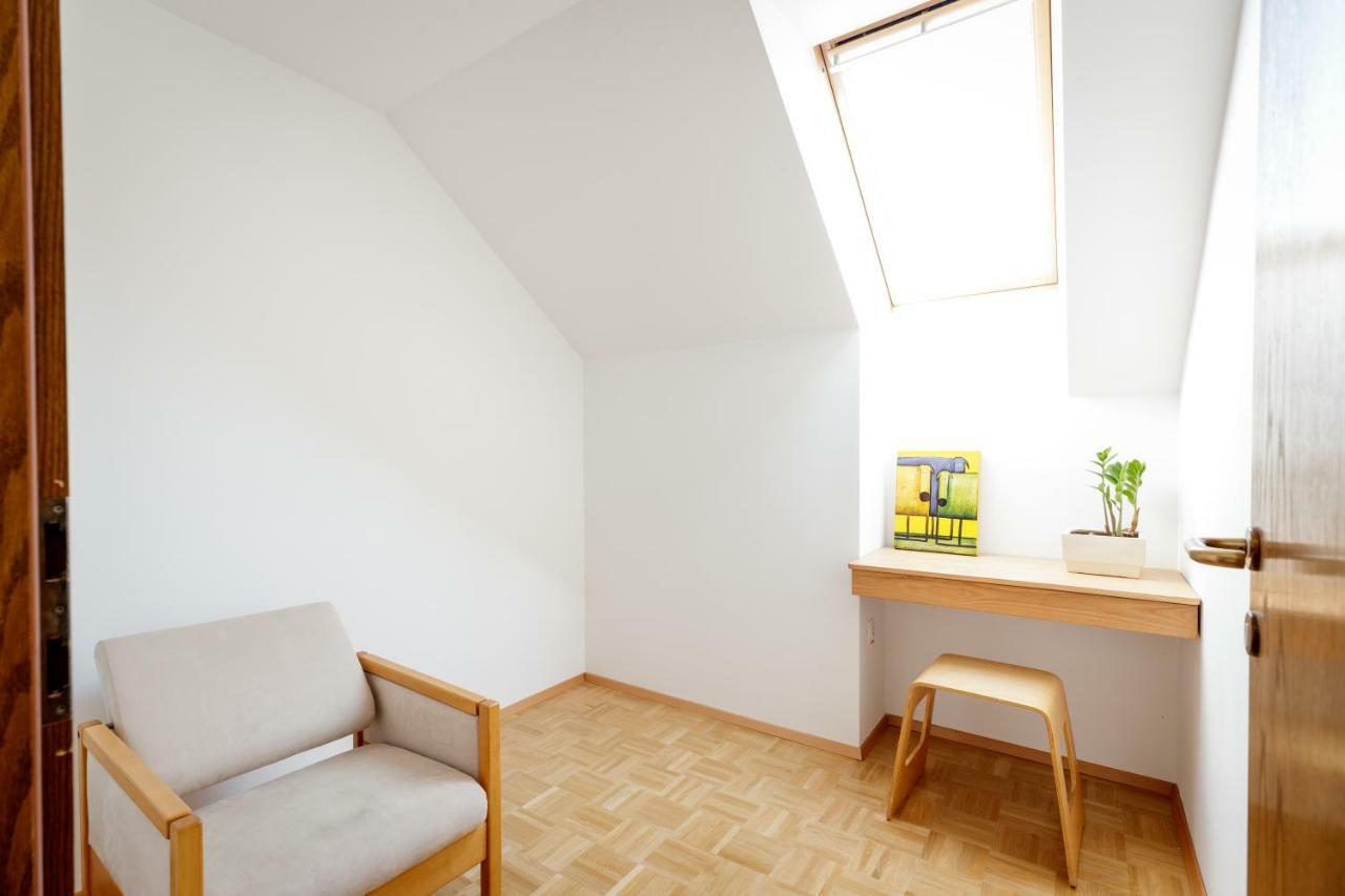 زيروفنيكا Cosy & Spacious Apt. Benc المظهر الخارجي الصورة