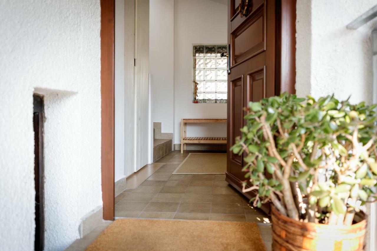 زيروفنيكا Cosy & Spacious Apt. Benc المظهر الخارجي الصورة