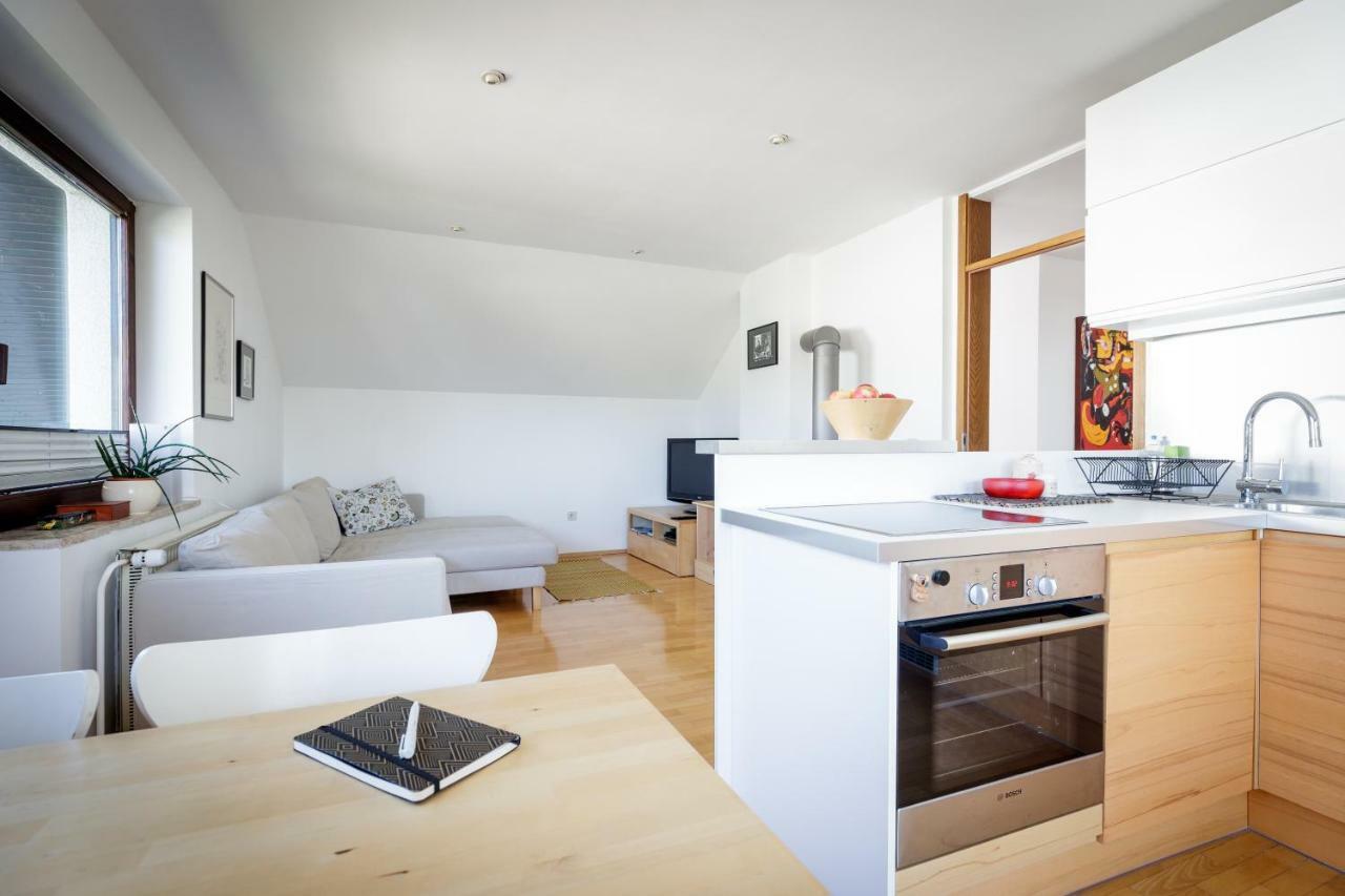 زيروفنيكا Cosy & Spacious Apt. Benc المظهر الخارجي الصورة