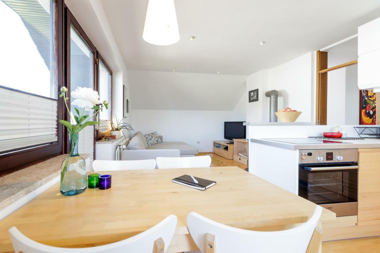 زيروفنيكا Cosy & Spacious Apt. Benc المظهر الخارجي الصورة